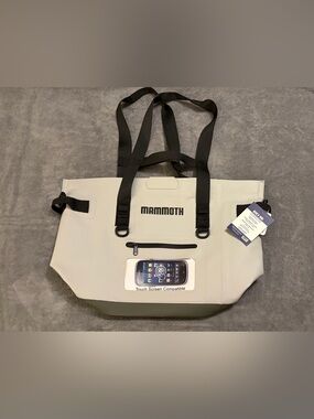 Mammoth heavy duty waterproof tote/beach bag- nwt